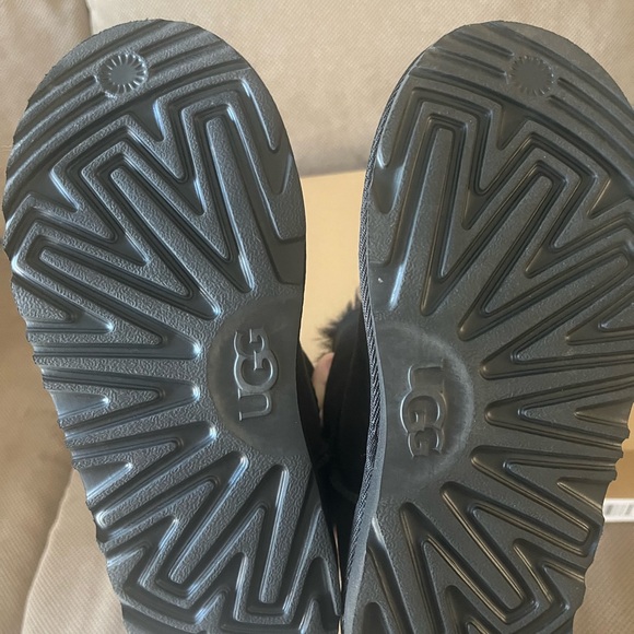 Bailey button II Kids UGGs - Picture 4 of 5